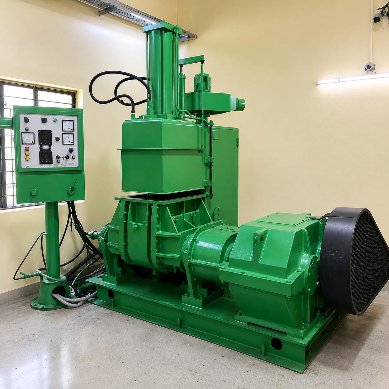 Internal mixer for rubber compounding